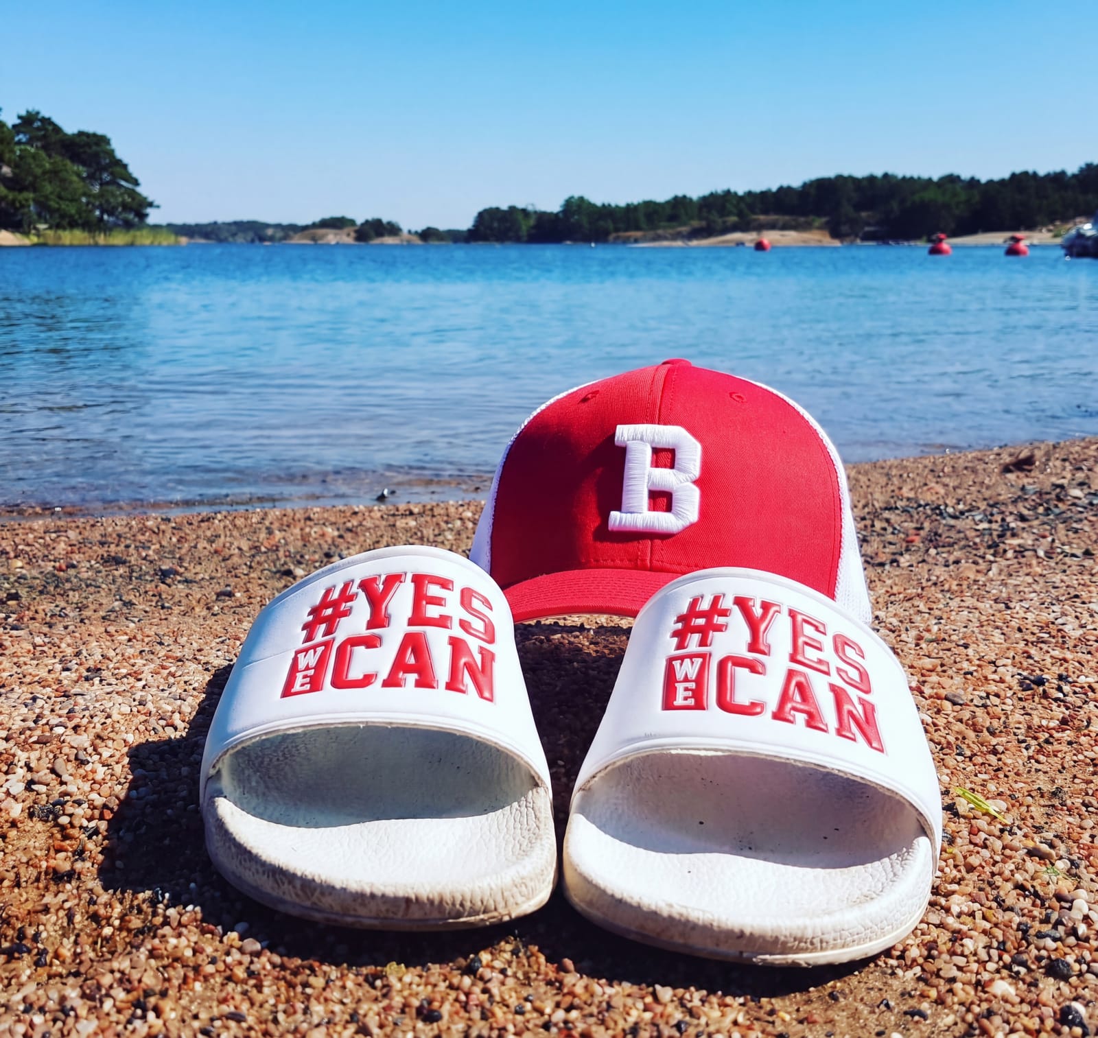 #YESWECAN — lippis + tossut rannalla